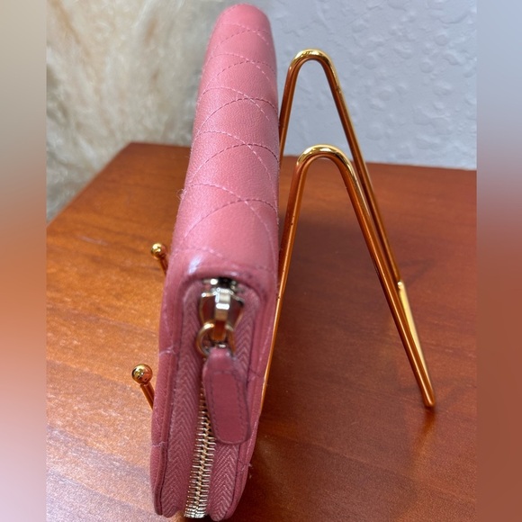 CHANEL 19 Zip Around Wallet in Blush Apricot Pink Matelasse Lambskin Authentic - Picture 9 of 12